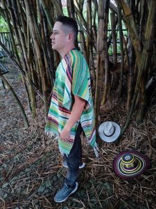 Poncho artesanal tipo zarape colores
